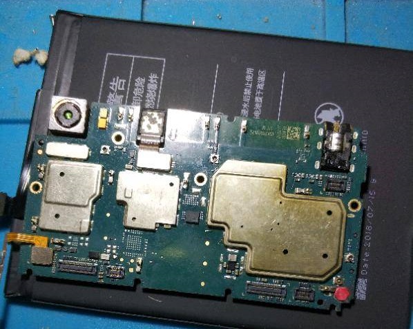 迅维学员分享:小米max进水不开机,多处腐蚀故障维修 图1