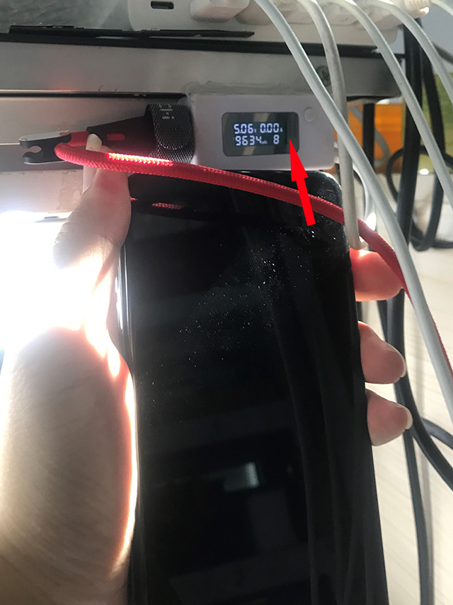 iPhone Xs Max手机充不进电故障维修 图1