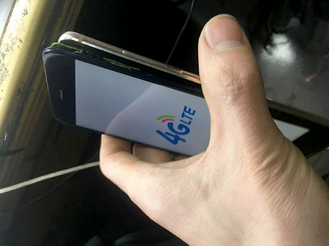 洗衣机里洗了半小时的华为nova,手机进水不开机维修 图6