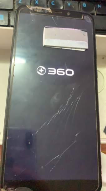 360 N6手机开机卡LOGO，反复重启维修 图1