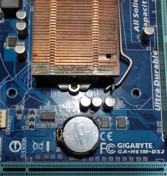 迅维学员分享:技嘉H61M-DS2主板风扇反复转重启维修