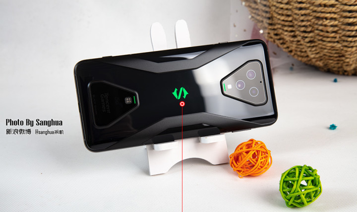 5G游戏手机腾讯黑鲨3拆解图文教程
