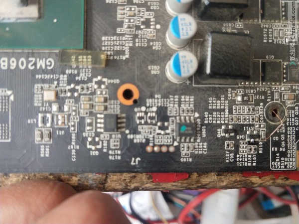 七彩虹GTX950显卡无法启动，上电不出供电维修 图2