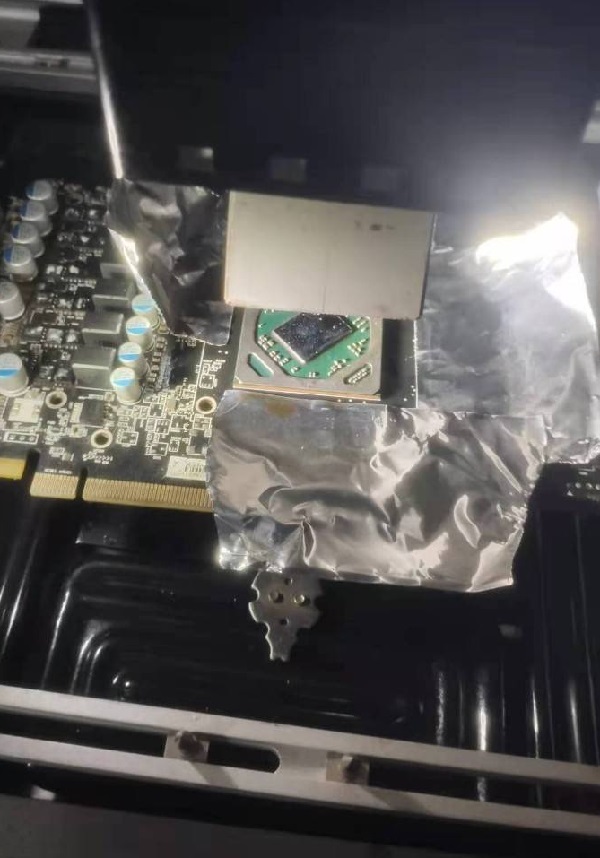 盈通RX580显卡开机屏幕不显示，卡B2维修 图6