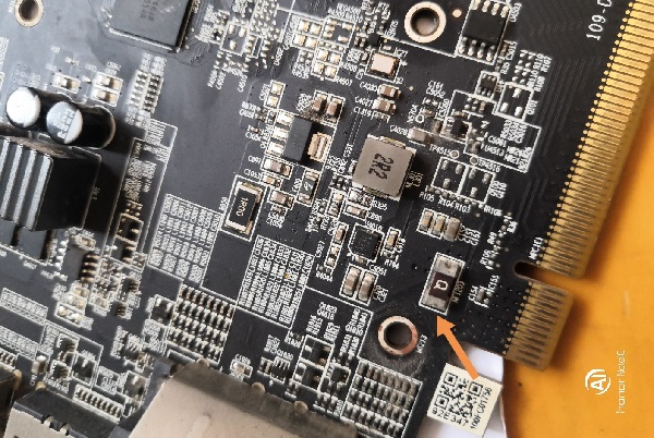 蓝宝石RX480 4G白金版显卡上电没反应,风扇不转维修 图2