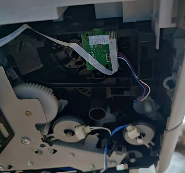 联想M7400 Pro多功能一体机提示无粉,清零无效故障维修 图1