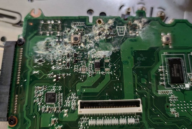迅维远程学员分享:联想V310笔记本主板进水不开机维修 图1