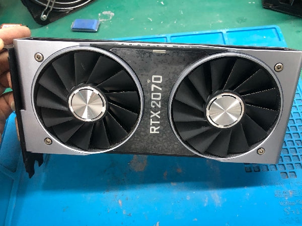 RTX2070显卡进系统后显示器花屏维修 图1