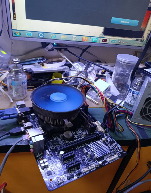 迅维培训学员分享:技嘉GA-B85M-D2V主板上电不触发维修 图3