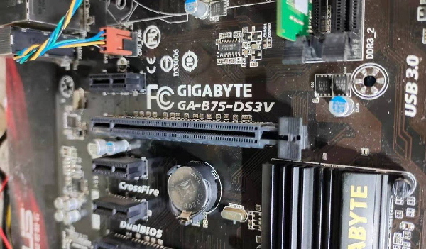 技嘉GA-B75-DS3V主板无法正常开机,时间保存不了维修 图6