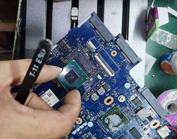 联想S400 TOUCH笔记本不开机维修 图3