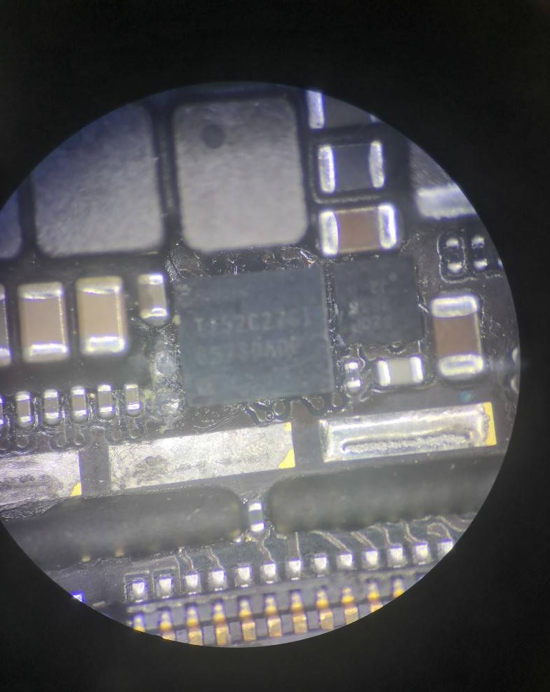 iPhone 6手机无显示且无触摸故障 图1