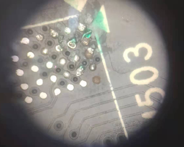 七彩虹950显卡花屏,显存补点维修 图5