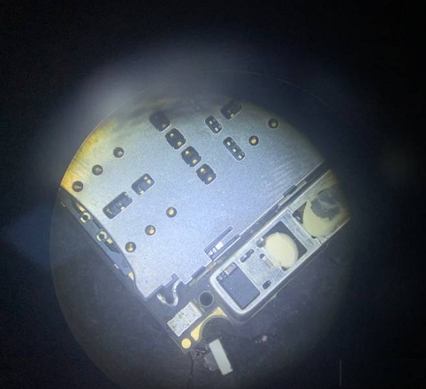华为P10 Plus手机没电后充电开不了机故障 图2