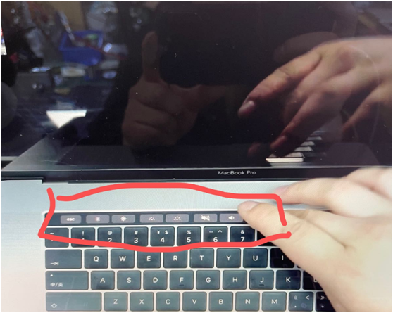 苹果MacBook Pro A1707笔记本灰屏维修 图1