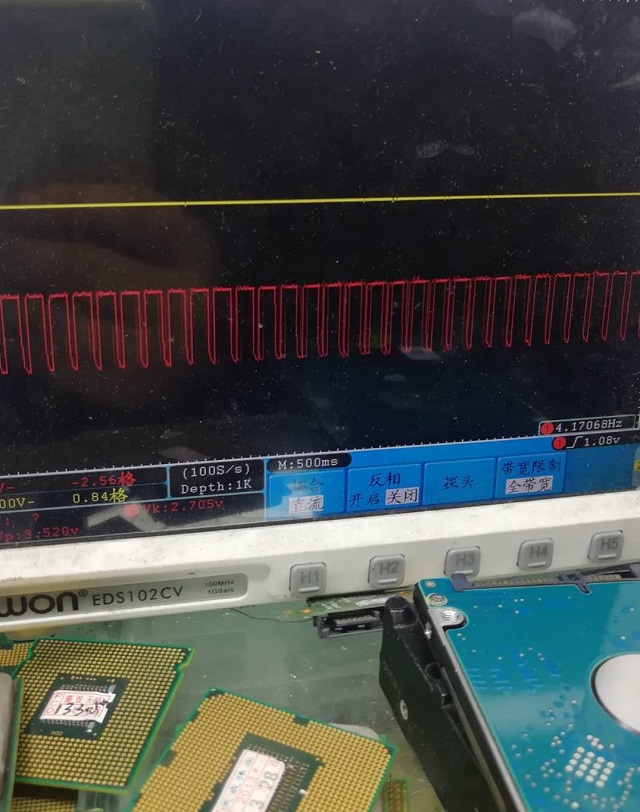 ASUS W419L笔记本待机电流乱跳，上电0.7掉电维修