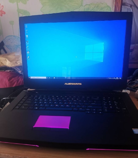 外星人Alienware M18 R3电脑屏幕突然黑屏重启维修 图1