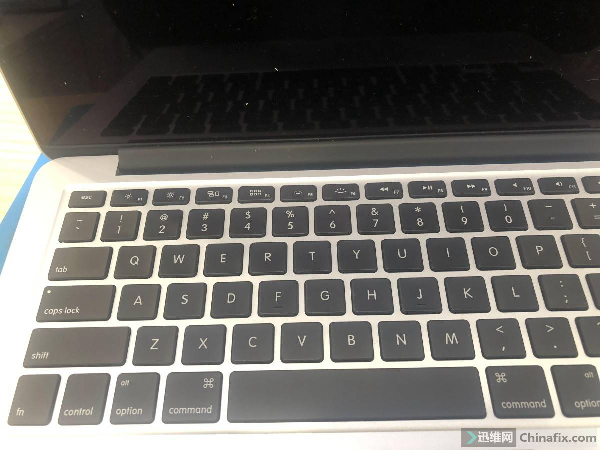 苹果MacBook Pro A1502笔记本屏幕不显示维修 图1