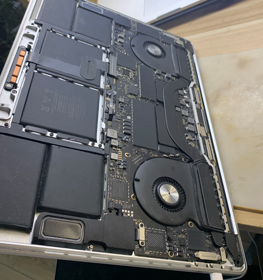 苹果MacBook Pro A1990笔记本进水不开机维修 图1