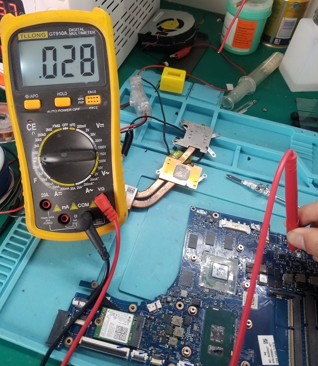 迅维实地学员分享:惠普TPN-C122笔记本不开机主板烧坏维修