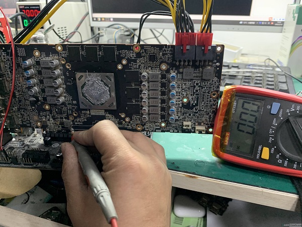 AMD RX 6700 XT 显卡上机不认卡维修 图2