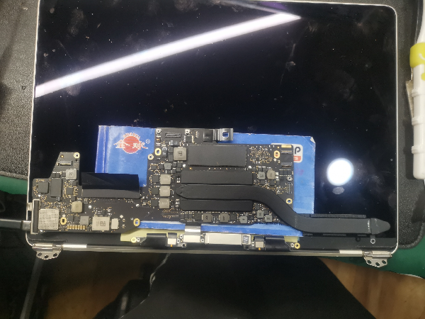 Apple MacBook Pro A1708 notebook screen darkening repair