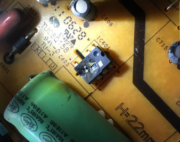 戴尔E2211Hb液晶显示器开机没反应维修 图2