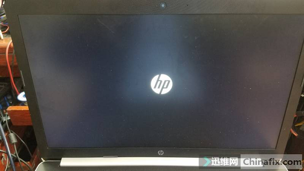 HP TPN-I133拔适配器笔记本花屏死机维修 图4