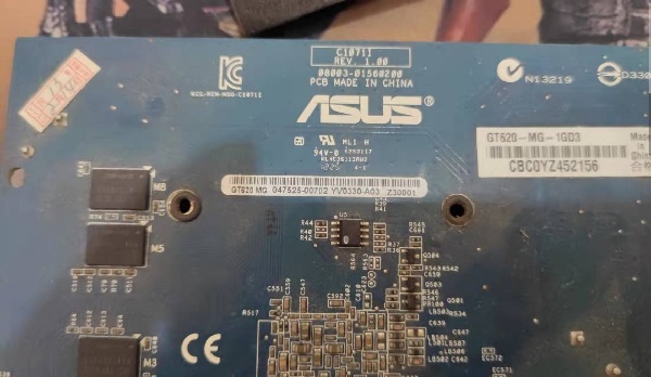 ASUS GT620显卡通电点不亮维修 图3