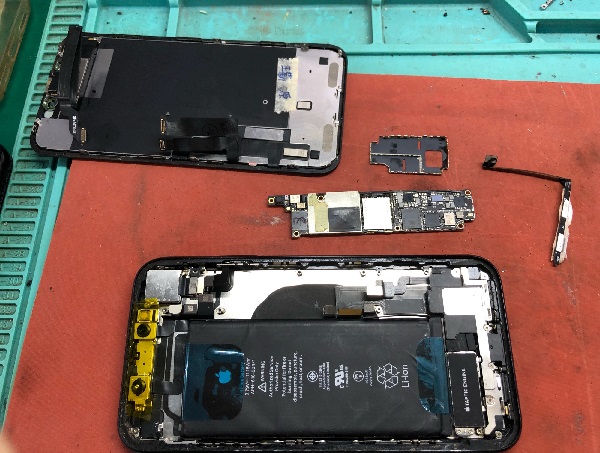 iPhone XR手机不充电维修 图2