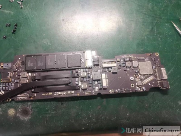 苹果MacBook Air A1465笔记本主板不触发故障维修 图1